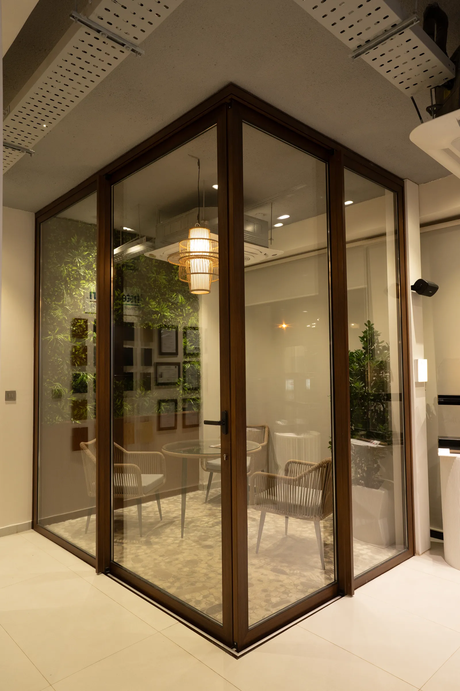 Corner glass cabin with slim aluminium frame — Aluk Experience Center